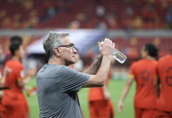 盈胜优配 伊万下课、久尔杰维奇代理不是新闻，倒是中国足协“下班官宣”，透露更多无奈