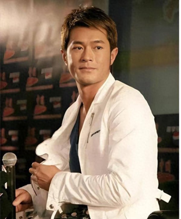 赛岳恒配资 王晶又曝大瓜：古天乐偷偷在美国结婚，你都不知道，那随时能离婚